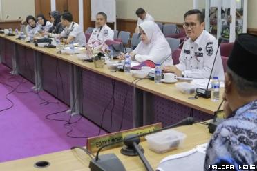 Ketua Komisi I DPRD Riau, Eddy A Mohd Yatim pimpin rapat...