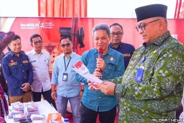 Pj Wako Padang, Andree Algamar memerhatikan surat suara...