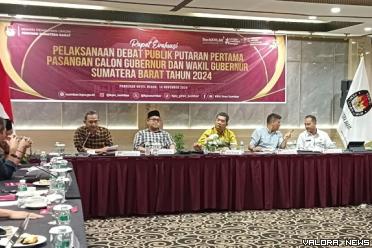 Ketua Divisi Sosdiklih, Parmas dan SDM KPU Sumbar, Jons...