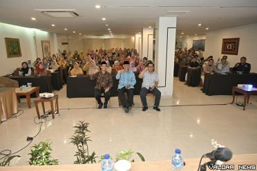 Gubernur Sumbar, Mahyeldi foto bersama dengan peserta...