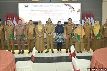 Plt Gubernur Sumbar, Audy Joinaldy foto bersama dengan ASN...