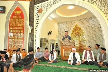 Gubernur Sumbar, Mahyeldi memberikan sambutan pada...