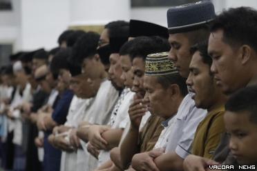 Masjid Raya Annur Pekanbaru Datangkan Imam Shalat Tarwih...