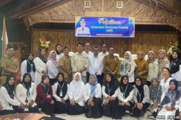 Sekda Mentawai, Martinus Dahlan foto bersama dengan peserta...