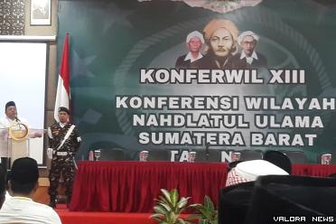 Wakil Sekjen PBNU Sumbar, Suleman Tanjung, membuka...