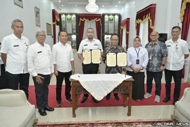 Anggota Komite BPH Migas, Abdul Halim bersama Plt Gubernur...