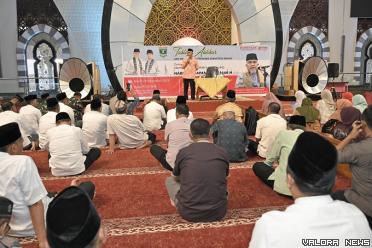 Gubernur Sumbar, Mahyeldi memberikan sambutan pada Tabligh...