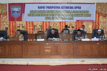 Ketua DPRD Pasbar, Dirwansyah memimpin rapat paripurna...