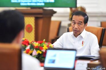 Presiden Jokowi memimpin ratas mengenai perniagaan...
