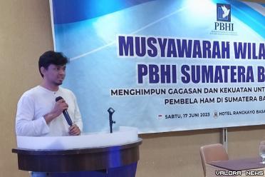 Ketua Perhimpunan Bantuan Hukum Indonesia (PBHI) Sumbar,...