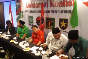 Sekretaris PKB Padang, Nofri Efendi tandatangani naskah...