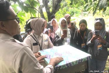 Anggota Pokdarwis Pessel, melakukan studi tiru ke...