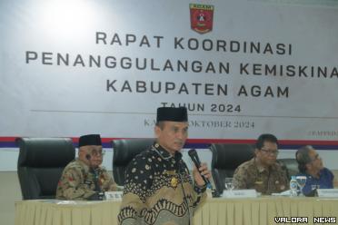 Pjs Bupati Agam, Endrizal memberikan arahan pada Rapat...