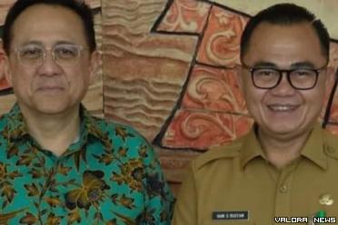 Anggota DPD RI Dapil Sumbar, Irman Gusman bersama Hani S...