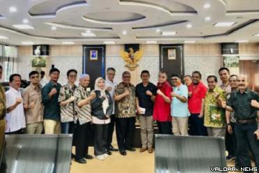 Ketua DPRD Sumbar, Muhidi berdialog dengan Ketua PWI...