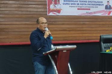 Ketua DPRD Sumatera Barat, Supardi saat membuka Bimtek...