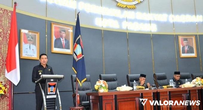 Wawako Padang, Ekos Albar rapat paripurna dengan agenda Ranperda Laporan Pertanggungjawaban Pelaksanaan APBD tahun anggaran 2023, Selasa. (humas)
