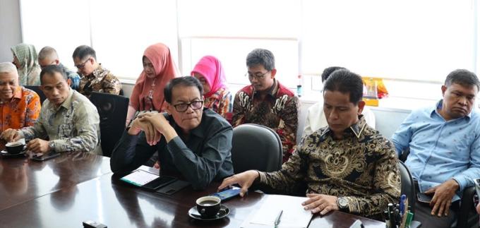 Anggota Banggar DPRD Sumbar mengikuti rapat konsultasi dengan Kasubdid Perencanaan Anggaran Wilayah Satu Kemendagri, Fernando Siagian di Jakarta, Jumat.
