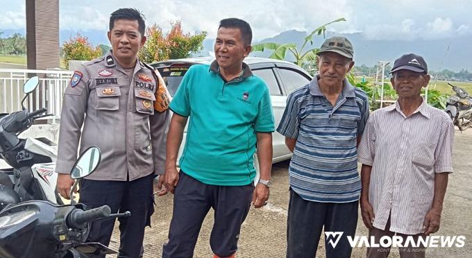 Bhabinkamtibmas Kelurahan Surau Gadang, Aipda Hendri Hartono bersama Rustam (Lurah Surau Gadang), Zainal (ketua RW 01) dan pengurus Keltan Gunung Juaro, disela kegiatan Gerakan Rabu Bersih di RT 07 RW 01, Rabu pagi. (istimewa)