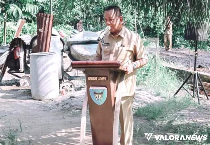 Bupati Rusma Yul Anwar, bersama Forkopimda, meletakkan batu pertama, pembangunan pengembangan Puskesmas Lumpo, Kecamatan IV Jurai, Senin (19/8/2024). FOTO: Dok Diskominfo Pessel