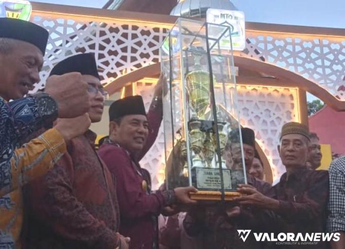 Pj Bupati Pessel, Era Sukma Munaf, secara resmi menutup penyelenggaran Musabaqah Tilawatil Quran (MTQ) Nasional ke-41, Tingkat Kabupaten, di Sutera, Jumat (25/10/2024). FOTO: Dok Diskominfo Pessel