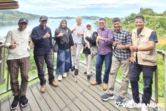 3 Guru Besar UTM berkunjung ke Pessel, baru - baru ini. Mereka sangat  kagum, atas keelokan dari pesona alam di Pessel. FOTO: Dok Diskominfo Pessel