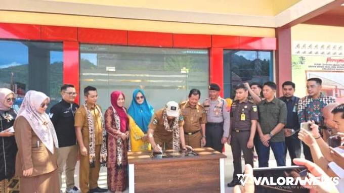 Sekda Pessel, Mawardi Roska saat peresmian Gedung PLUT KUMKM.FOTO: Dok Diskominfo Pessel