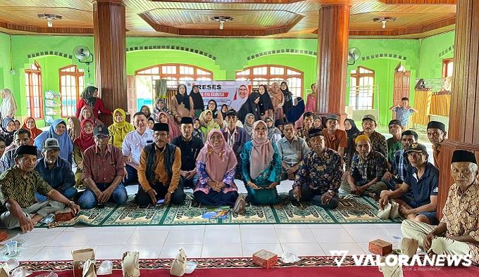 Anggota Fraksi PKS DPRD Provinsi dari Dapil Sumbar III, Nurna Eva Karmila berdialog dengan warga Nagari Nan Tujuah, Kabupaten Agam dalam agenda reses masa sidang I, kemarin. (istimewa)