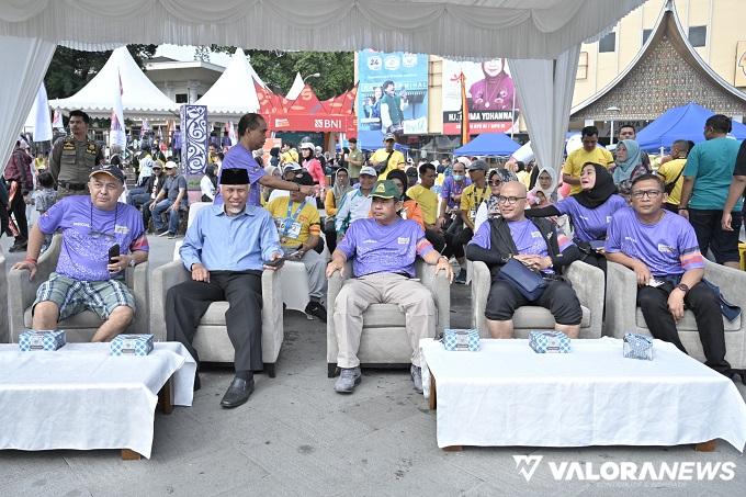 Sekda Bukittinggi, Martias Wanto dampingi Mahyeldi (gubernur Sumbar) dan jajaran, saat pembukaan Minang Geopark Run 2023.