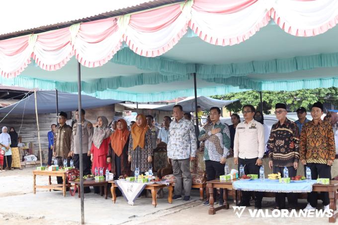 Bupati Rusma Yul Anwar meresmikan operasional Pasar Lunang di Kecamatan Lunang Kabupaten Pessel, Sabtu (18/11/2023). Foto: Dok Diskominfo Pessel