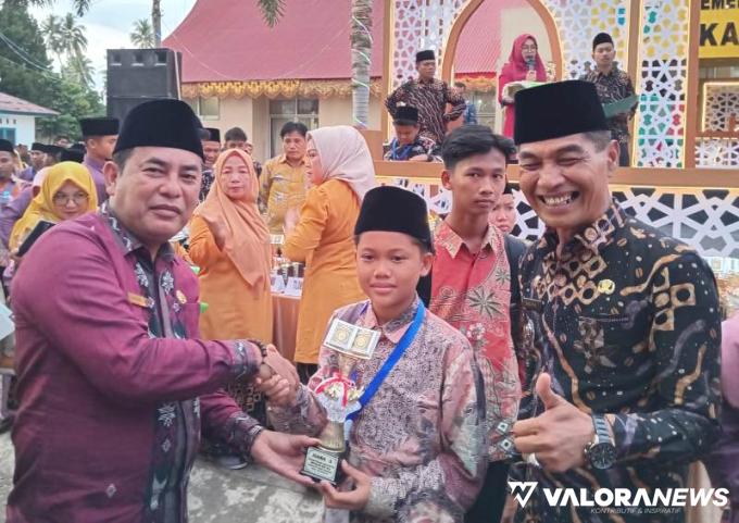 Pj Bupati Pessel, Era Sukma Munaf, secara resmi menutup penyelenggaran Musabaqah Tilawatil Quran (MTQ) Nasional ke-41, Tingkat Kabupaten, di Sutera, Jumat (25/10/2024). FOTO: Dok Diskominfo Pessel