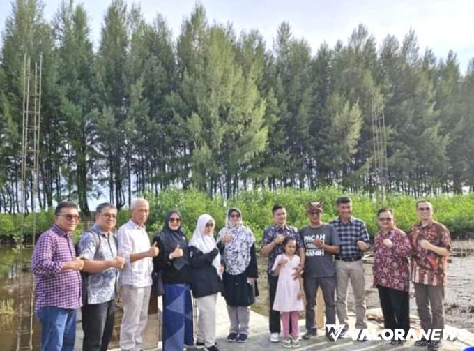 3 Guru Besar UTM berkunjung ke Pessel, baru - baru ini. Mereka sangat  kagum, atas keelokan dari pesona alam di Pessel. FOTO: Dok Diskominfo Pessel