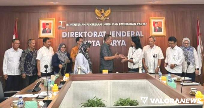 Bupati Pessel Rusma Yul Anwar bersama Dinas PUTR audiensi di Kementerian PUPR di Jakarta, Selasa (14/5/2024). FOTO: Dok Diskominfo Pessel