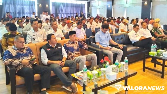 Rakor Netralitas Wali Nagari, diadakan Bawaslu, bersama seluruh Wali Nagari (182 Nagari) di Pessel. Tagline: Bersama Wali Nagari, Kita Wujudkan Pilkada 2024 yang Demokratis dan Berkualitas, Rabu (13/11/2024). FOTO: tusrisep