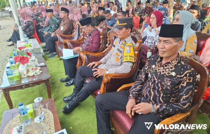 Pj Bupati Pessel, Era Sukma Munaf, secara resmi menutup penyelenggaran Musabaqah Tilawatil Quran (MTQ) Nasional ke-41, Tingkat Kabupaten, di Sutera, Jumat (25/10/2024). FOTO: Dok Diskominfo Pessel