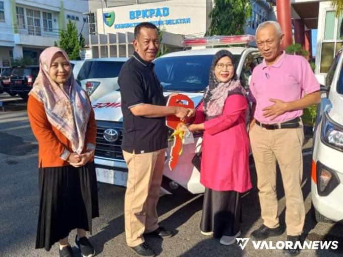 Kementerian Kesehatan RI memberikan bantuan 10 unit mobil ambulance, dan 12 unit puskesmas keliling roda dua, ke Pemkab Pessel, baru - baru ini. FOTO: Dok Diskominfo Pessel