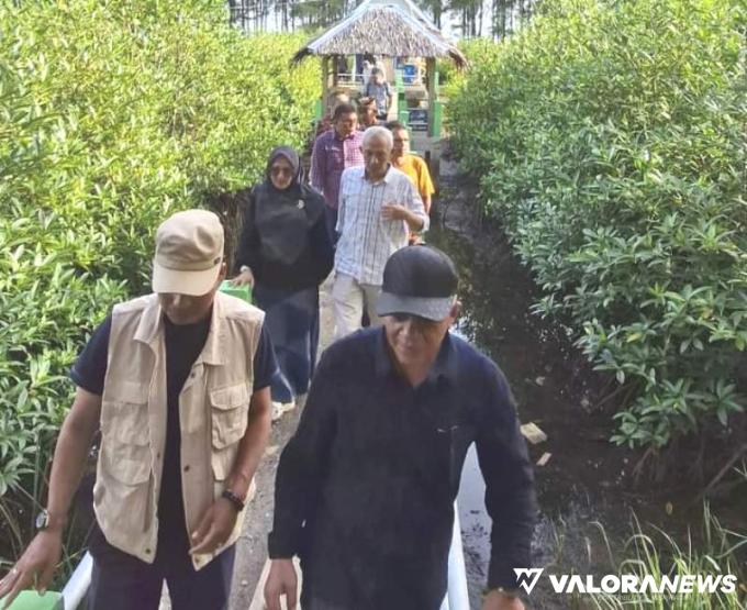 3 Guru Besar UTM berkunjung ke Pessel, baru - baru ini. Mereka sangat  kagum, atas keelokan dari pesona alam di Pessel. FOTO: Dok Diskominfo Pessel