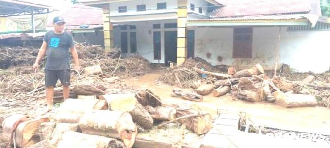 Beberapa daerah yang terdampak banjir dan longsor di Kabupaten Pessel. FOTO: Dok Diskominfo Pessel