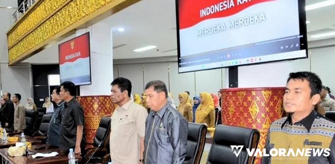 Anggota DPRD Padang saat proses pembukaan rapat paripurna dengan agenda Ranperda Laporan Pertanggungjawaban Pelaksanaan APBD tahun anggaran 2023, Selasa. (humas)