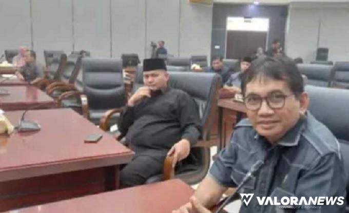 Anggota DPRD Padang, Mastilizal Aye dan Donal Ardi (Partai Gerindra) pada paripurna dengan agenda penyampaian LKPj 2023, Rabu.