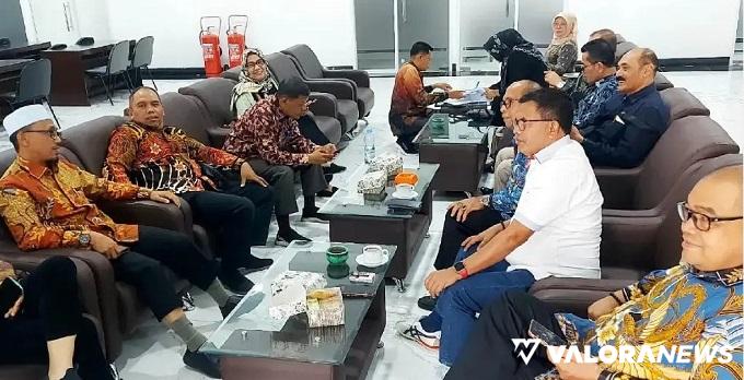 Rombongan Bamus DPRD Sumbar jelang audiensi dengan Ketua DPRD Banten, dalam agenda kunjungan study koperatif, Kamis (9/11/2023). (humas)