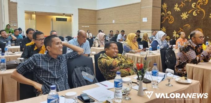 Pemaparan materi secara santai, membuat suasana Bimtek pendalaman tugas pimpinan dan anggota DPRD Padang di salah satu hotel di Bukittinggi, jadi lebih rileks, Sabtu (28/10/2023).