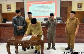 				Wakil Ketua DPRD Bukittinggi, Rusdy Nurman disaksikan...
