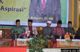 Wakil Ketua MPR Mahyudin diskusi ringan dengan anggota...